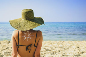 Posible bang mag-sunbathe sa panahon ng regla
