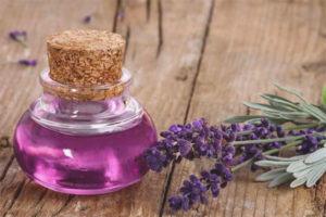 Mahahalagang langis ng Lavender para sa mukha