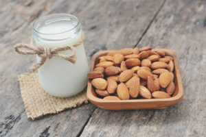 Paano gumawa ng gatas ng almendras