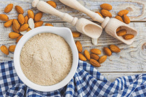 Paano gumawa ng harina ng almendras