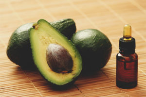 Avocado oil para sa mukha