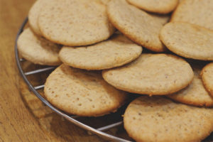 Ang mga pakinabang at pinsala sa biskwit cookies
