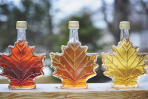 Ang mga benepisyo at pinsala sa maple syrup