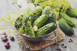 Paano gumawa ng inasnan na mga pipino