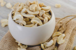 Cashew habang nagpapasuso