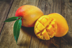 Mango habang nagpapasuso