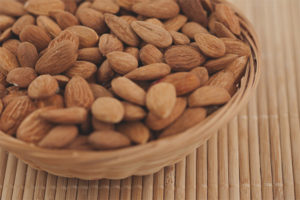 Almond para sa pagpapasuso