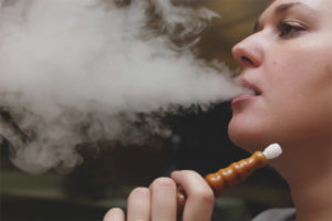 Maaari ba akong manigarilyo ng hookah habang nagpapasuso