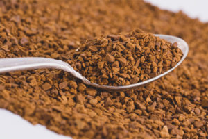 Ang mga pakinabang at pinsala ng instant na kape