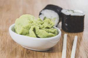 Ang mga pakinabang at pinsala ng wasabi