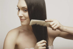 Paano ituwid ang buhok nang walang pamamalantsa at hair dryer