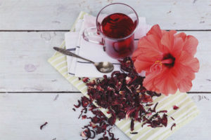 Maaari bang maiinom ang mga buntis na kababaihan ng tsaa ng hibiscus