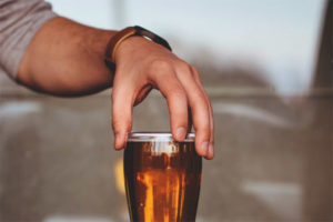 Maaari ba akong uminom ng beer pagkatapos ng pagkuha ng ngipin
