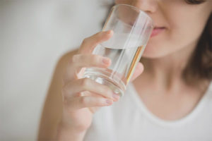 Magkano pagkatapos ng pagkain ay maaari kang uminom ng tubig