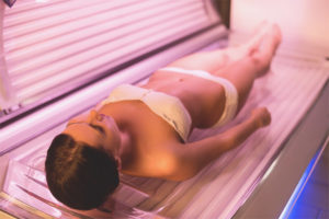 Maaari ba akong mag sunbathe sa isang solarium na walang cream