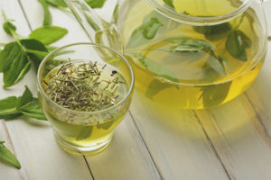 Bakit ang green tea ay mabuti para sa mga kababaihan at kalalakihan