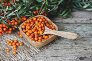Ano ang kapaki-pakinabang na sea buckthorn para sa mga kababaihan at kalalakihan