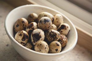 Ano ang mga kapaki-pakinabang na itlog ng pugo para sa mga kalalakihan at kababaihan