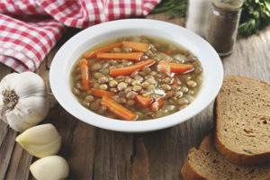 Paano Gumawa ng Lentil Soup