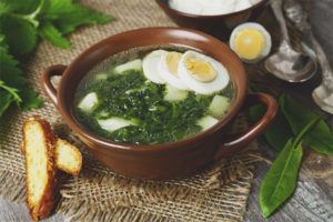 Paano magluto ng sopas ng lutong na may isang itlog