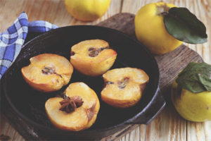 Paano maghurno ng quince sa oven