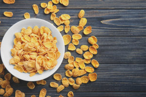 Ang mga benepisyo at pinsala sa mga corn flakes