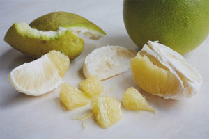 Paano kumain ng prutas na pomelo