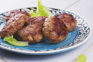 Paano magluto ng mga cutlet ng baboy