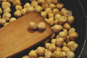 Paano magprito ng mga hazelnuts