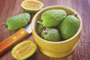 Mga maskara ng Feijoa para sa mukha