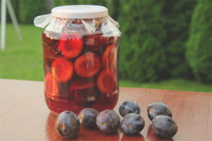 Stewed plum para sa taglamig
