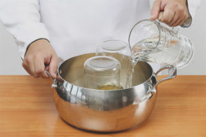 Paano at kung magkano ang i-sterilize ang mga bangko